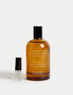marksandspencer apothecary T225925 darkova sada aromaterapie apothecary warmth s vuni kardamom a skorici s miniaturni vuni relax cena 699Kc.jpg